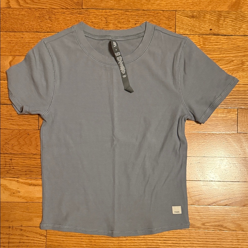 Vuori Women Gray Short Sleeve Tee